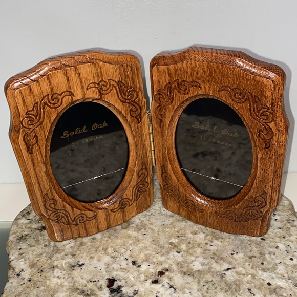 Vintage Solid Oak Wooden Engraved Standing Double Oval Picture Frame 3.5x5 - Picture 2 of 11